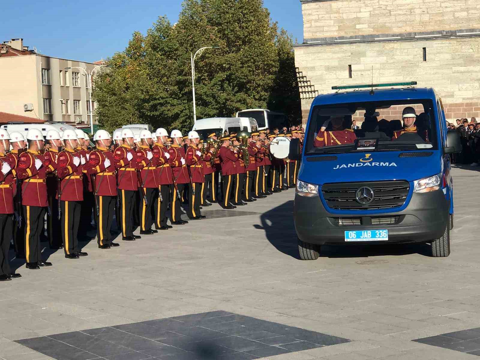 jandarma kom daire baskani tuggeneral aksit memleketinde son yolculuguna ugurlandi 5 GFbi3EgF