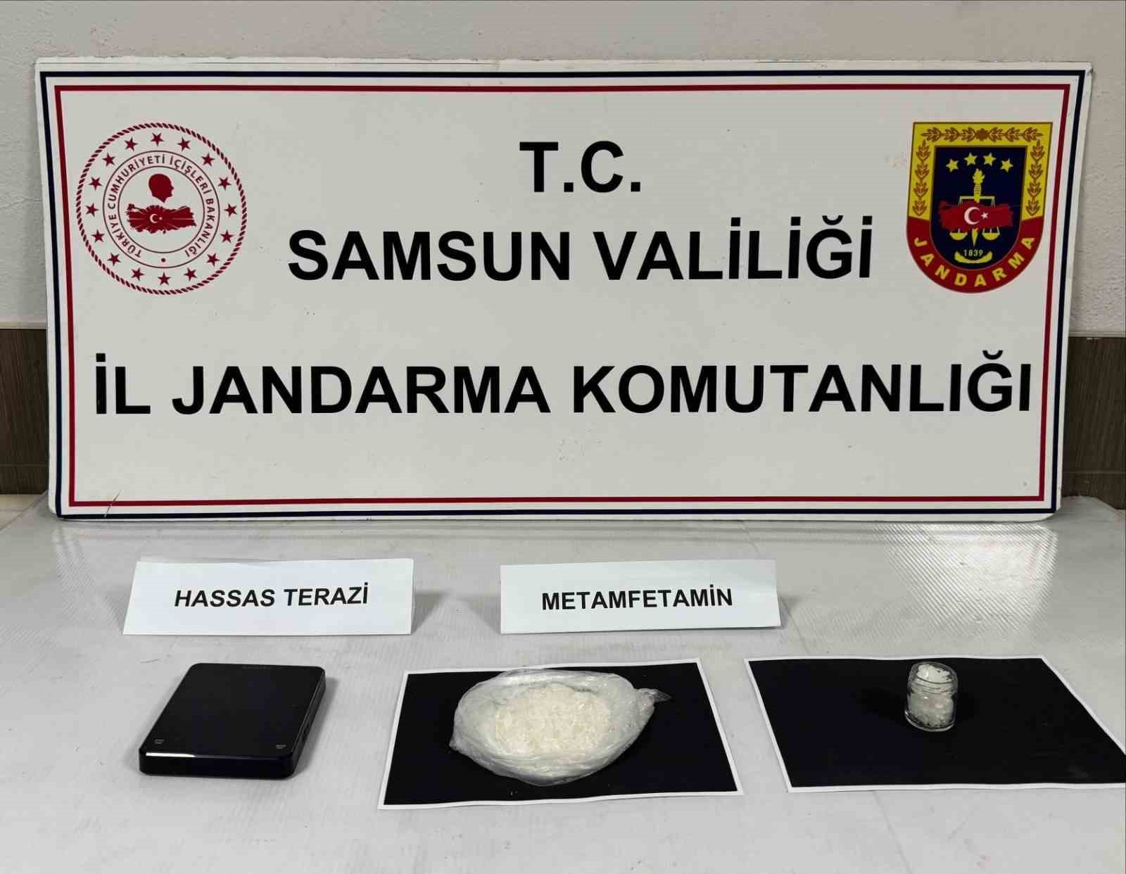 jandarma kumese saklanan uyusturucuyu ele gecirdi 2 gozalti 5 FNfSfDyM