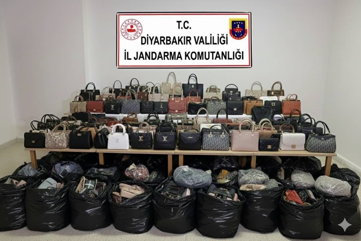 jandarma operasyonunda cok sayida silah ve kacak malzeme ele gecirildi 1 I2pmyMVs