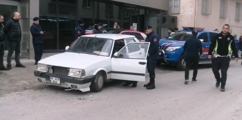 jandarma personelini yaralayan surucu kovalamaca sonrasi yakalandi 1 3fWeLdvc