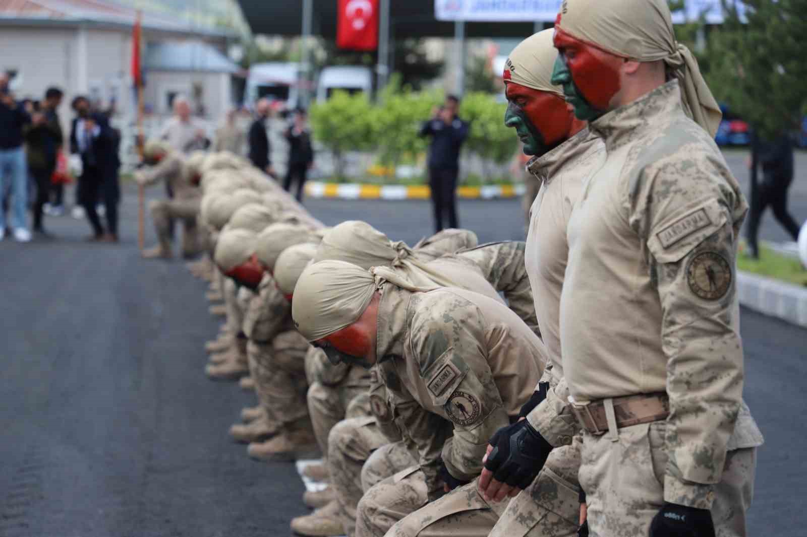Jandarma teşkilatının 187. kuruluş yıl dönümü törenlerle kutlandı 11 jandarma teskilatinin 187 kurulus yil donumu torenlerle kutlandi 7 XYIGn9Ta