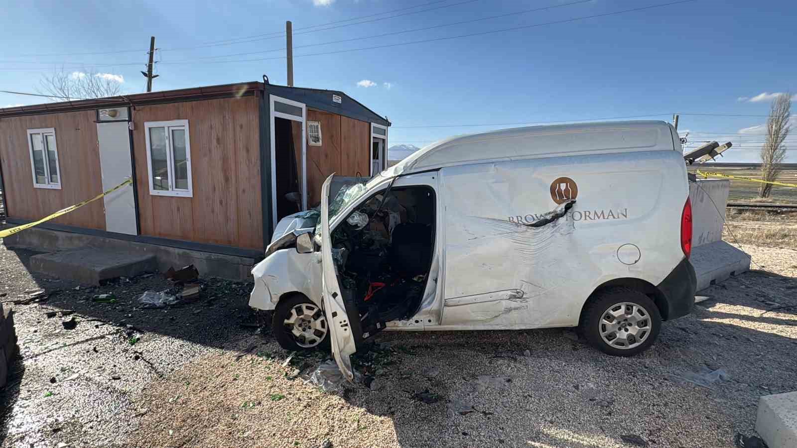 Jandarma uygulama noktasında bariyere çarpan sürücü hayatını kaybetti 8 jandarma uygulama noktasinda bariyere carpan surucu hayatini kaybetti 4 dSEgkrat