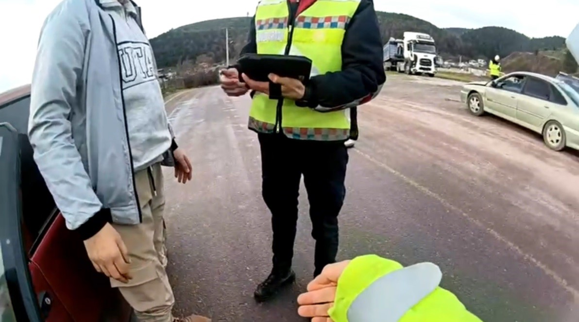 jandarma uygulamasindan kacti tekrar geri dondu 2 HN8OFbiN