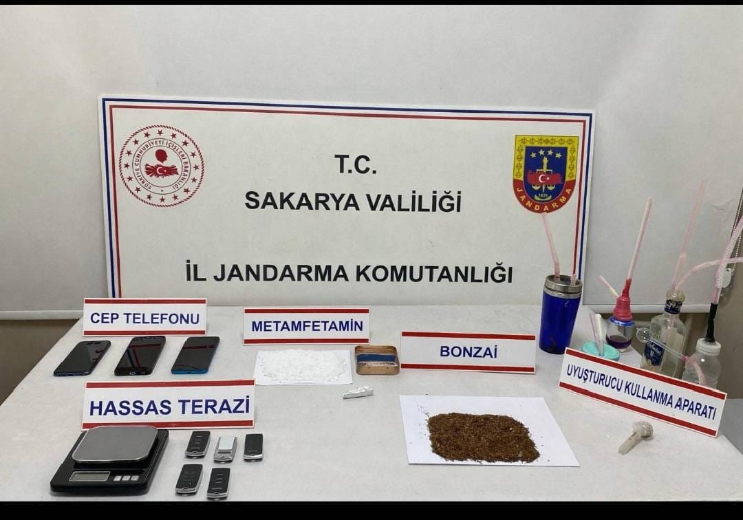 jandarma uyusturucuya gecit vermiyor 3 tutuklama 0 6X8hdKjn