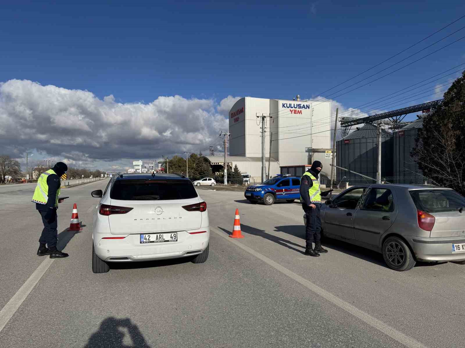 Jandarma yılbaşı öncesi trafik denetimlerini artırdı 5 jandarma yilbasi oncesi trafik denetimlerini artirdi 1 1SnjqOv3