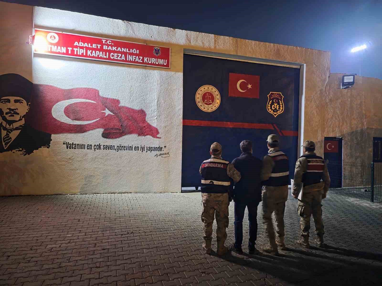 jandarmadan aranan sahislara yonelik operasyon 21 kisi yakalandi 2 TnbrrO6H