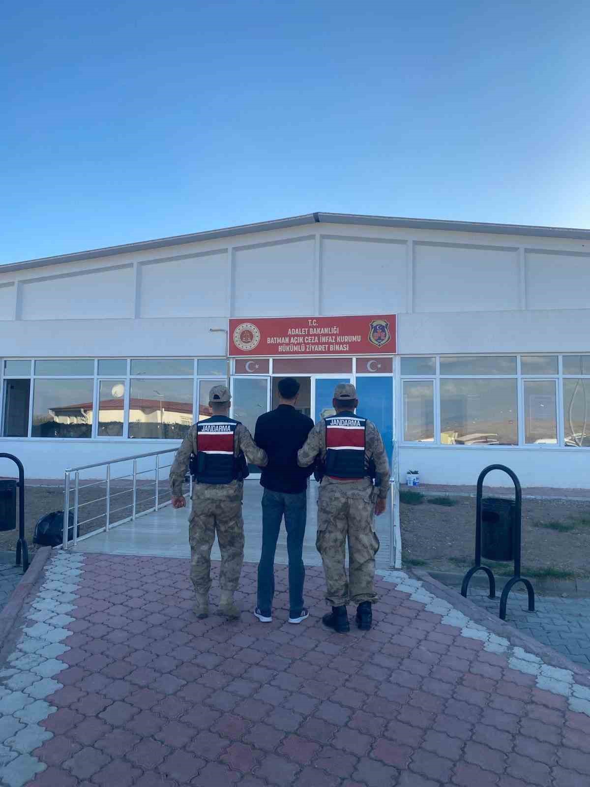 jandarmadan aranan sahislara yonelik operasyon 21 kisi yakalandi 5 Y3rXjLwV
