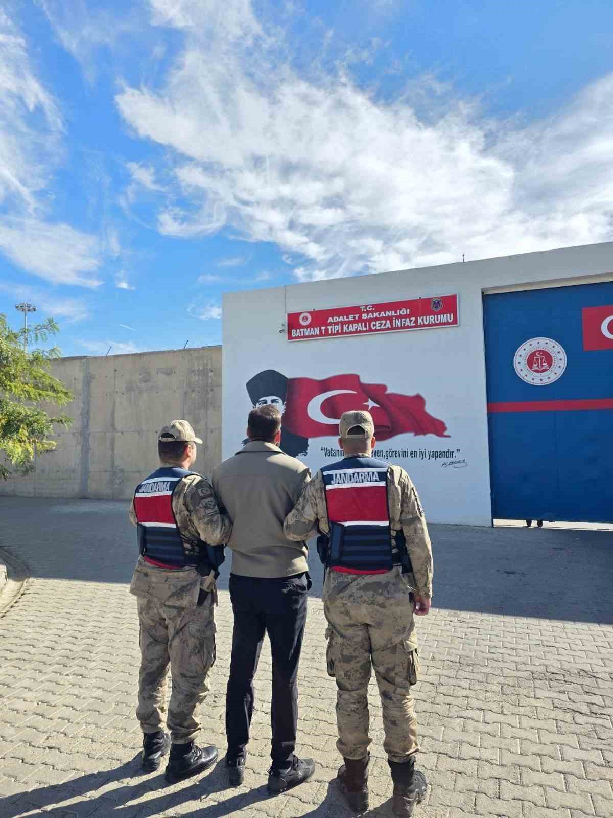 jandarmadan aranan sahislara yonelik operasyon 21 kisi yakalandi 6 pIByJabN