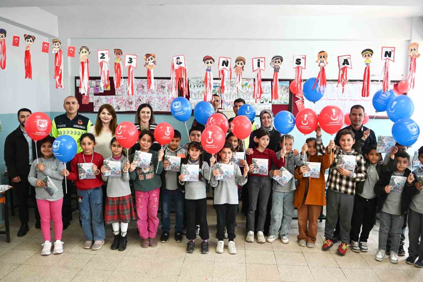 jandarmadan cocuklara 23 nisan surprizi 0