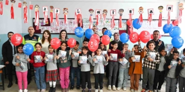 jandarmadan-cocuklara-23-nisan-surprizi-guf87rQh.jpg