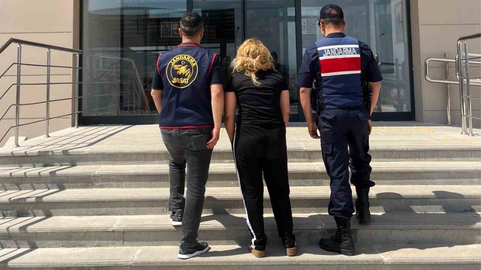 jandarmadan firari 5 hukumluye operasyon 61 yil hapis cezasi bulunan da yakalandi 1 l17mGPAw