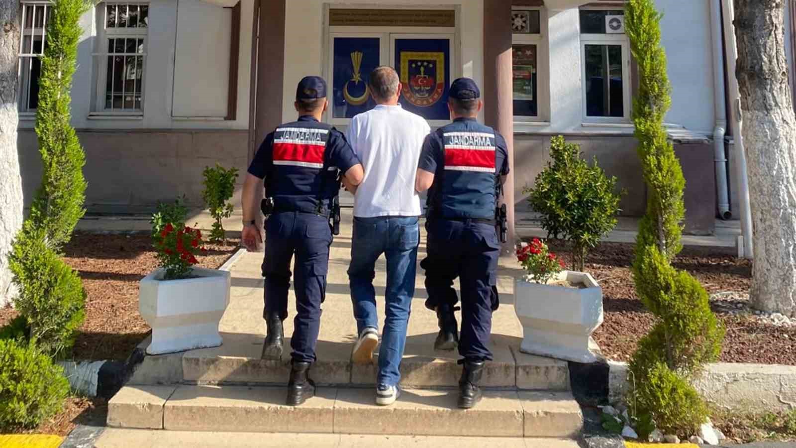 jandarmadan firari 5 hukumluye operasyon 61 yil hapis cezasi bulunan da yakalandi 2 sYCS4kR1