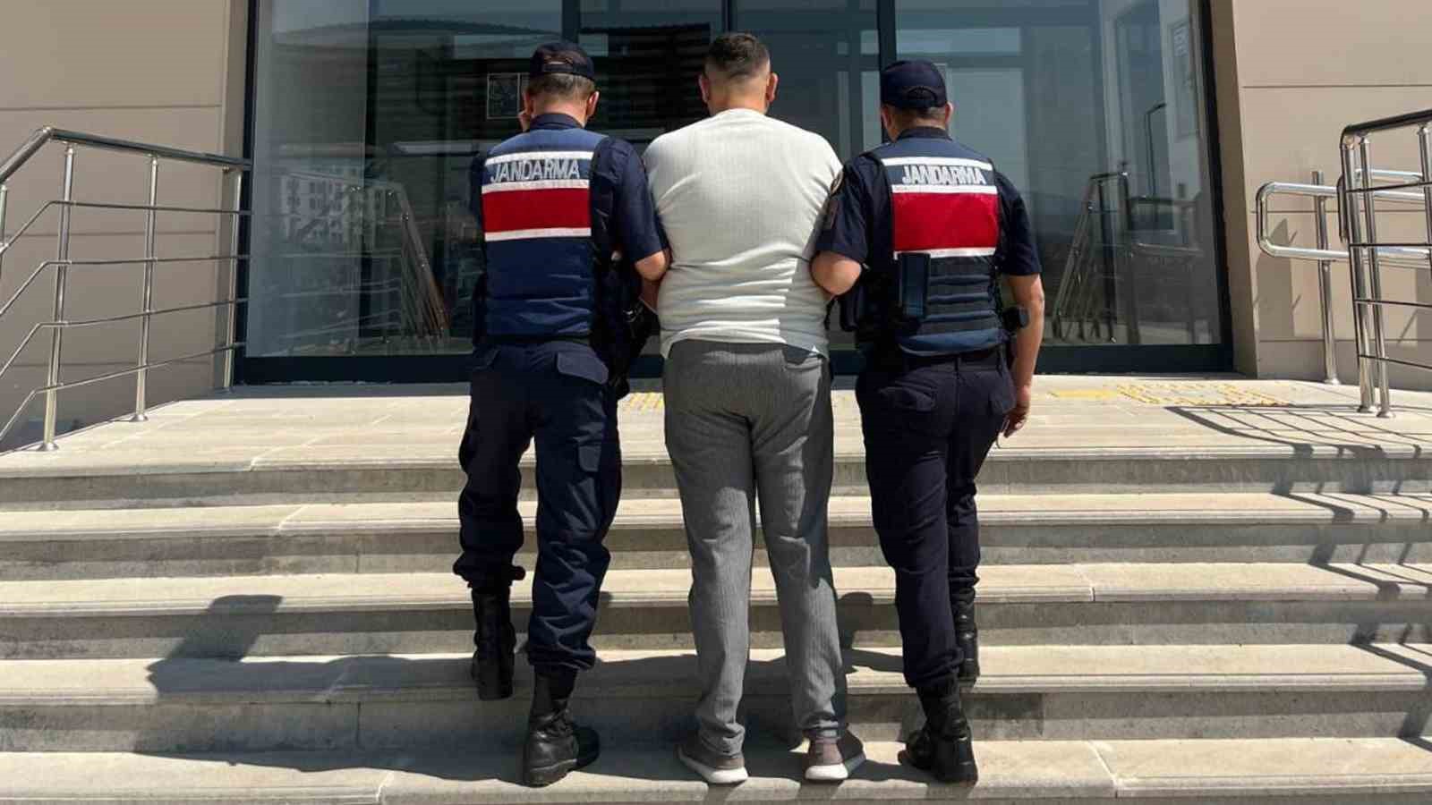 jandarmadan firari 5 hukumluye operasyon 61 yil hapis cezasi bulunan da yakalandi 3 zJ2XqLEJ