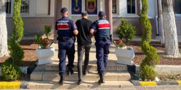 jandarmadan-firari-5-hukumluye-operasyon-61-yil-hapis-cezasi-bulunan-da-yakalandi-d1HFAnkZ.jpg