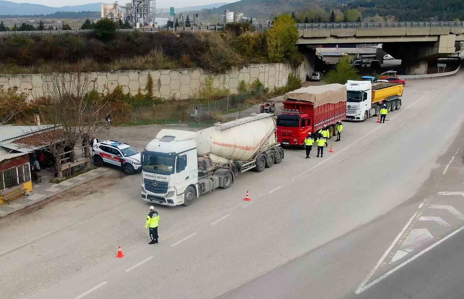 Jandarmadan kış lastiği denetimi 5 jandarmadan kis lastigi denetimi 1