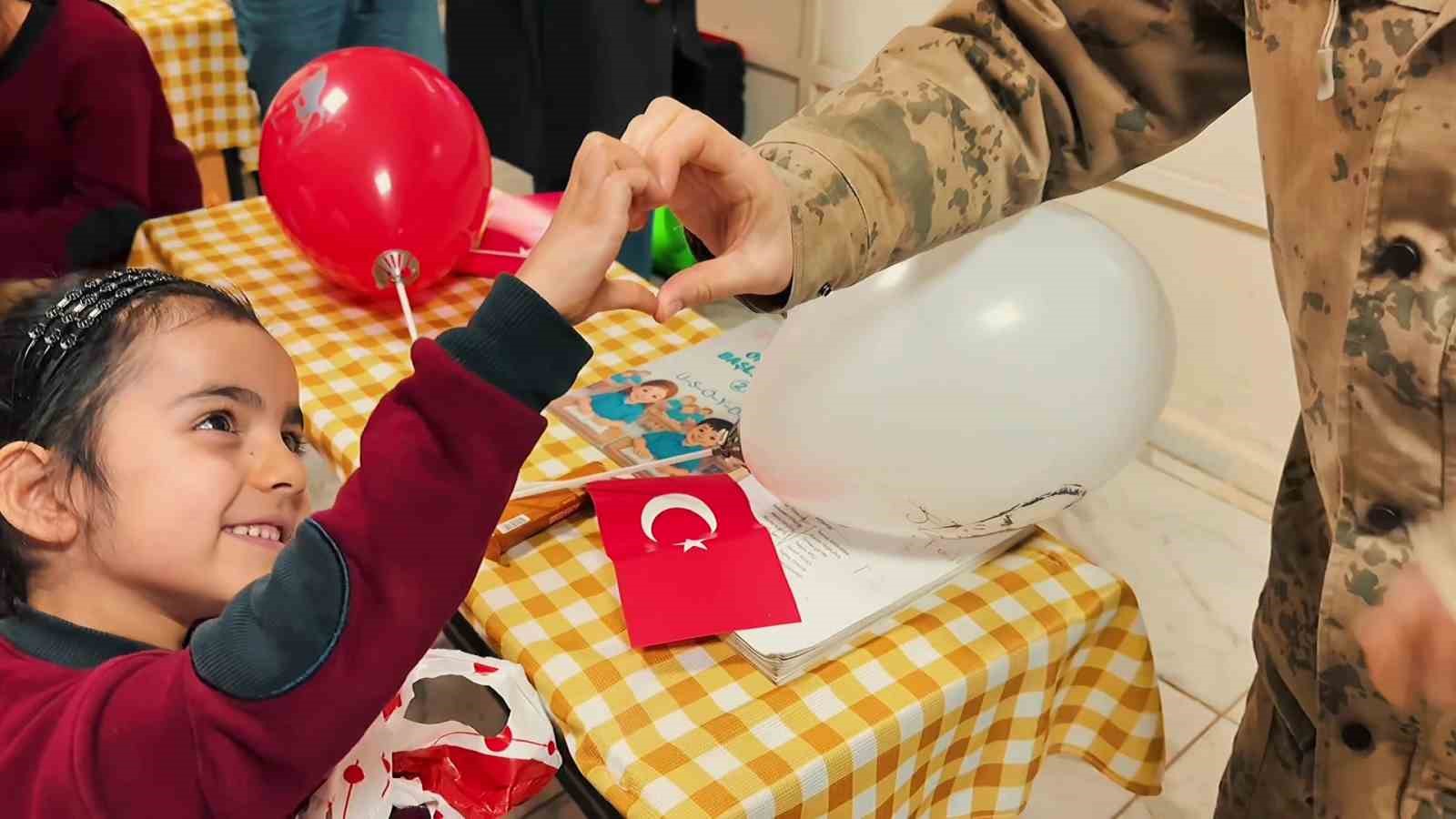 jandarmadan minik yureklere anlamli ziyaret 6 Jz8MahN8