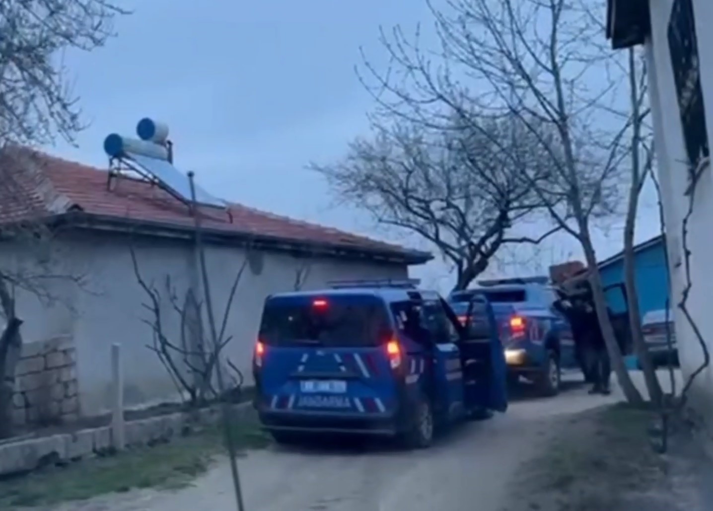 jandarmadan ruhsatsiz silah operasyonu 1 tutuklama 1 Z5LF9cu6