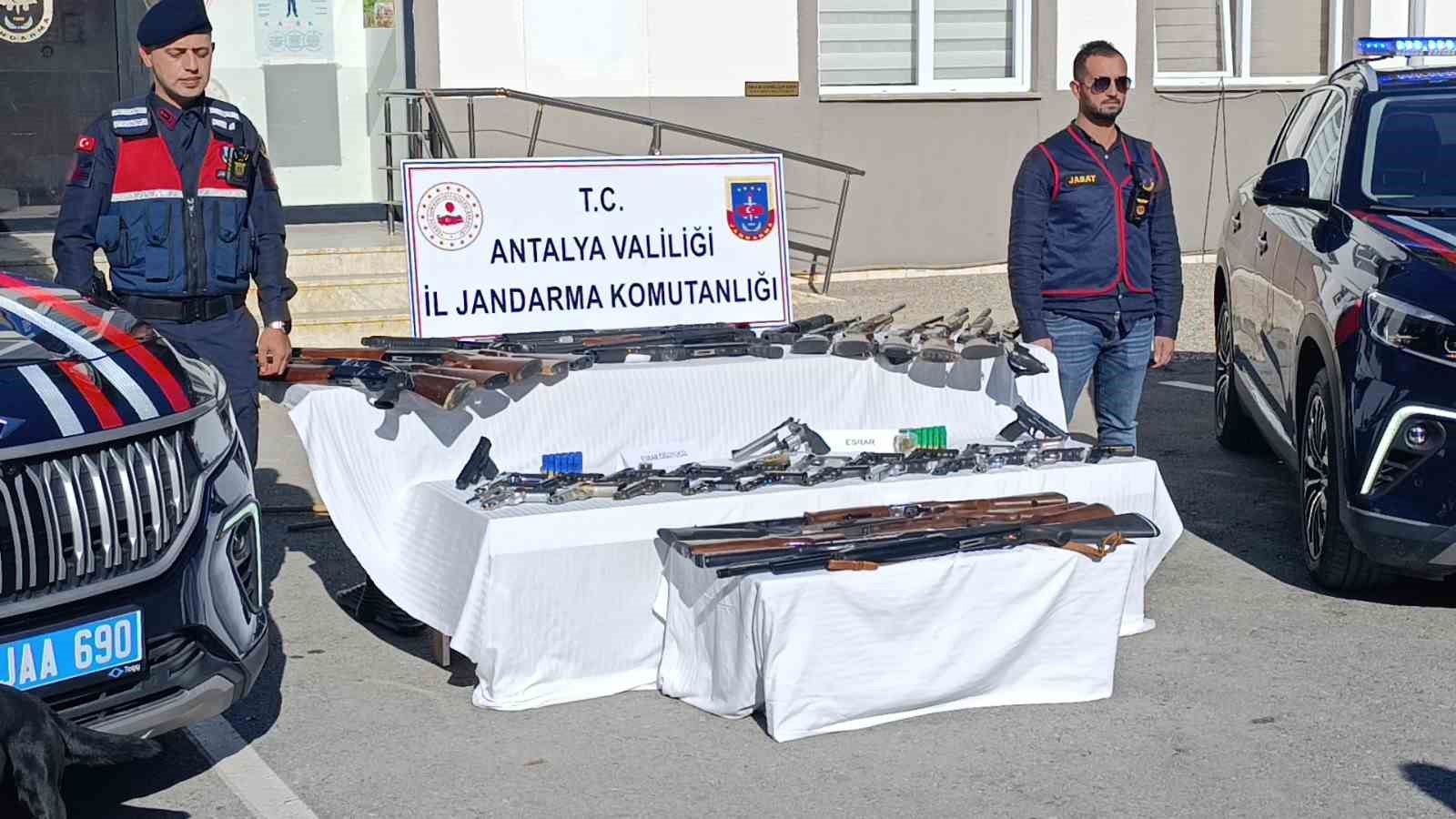 jandarmadan silah operasyonu 30 tabanca 27 av tufegi ele gecirildi 1 6yHvABjJ
