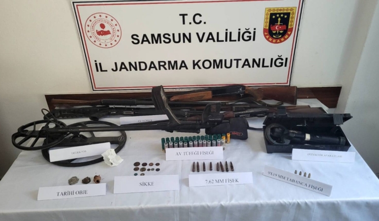 jandarmadan-silah-ve-tarihi-eser-operasyonu-4-gozalti-TipI38yz.jpg