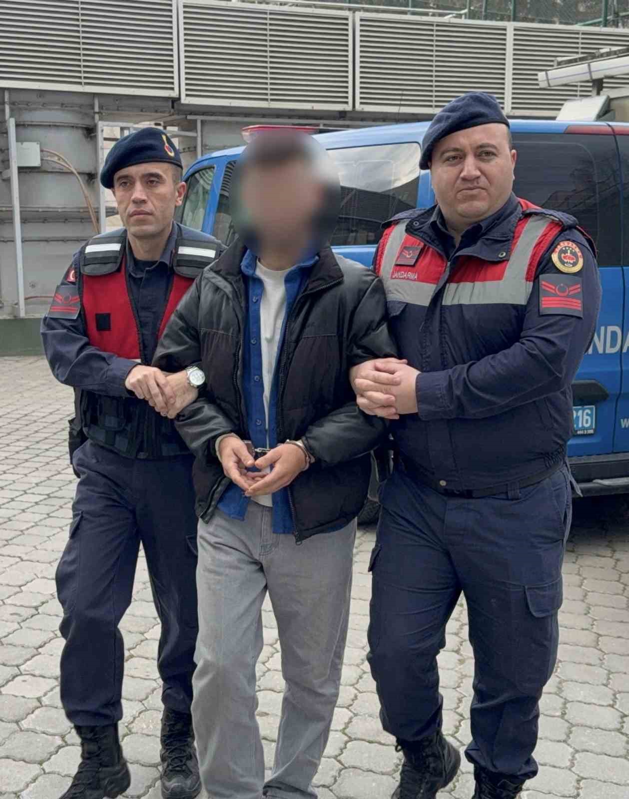jandarmadan uyusturucu operasyonu 1 gozalti 3 7e2W1j7O