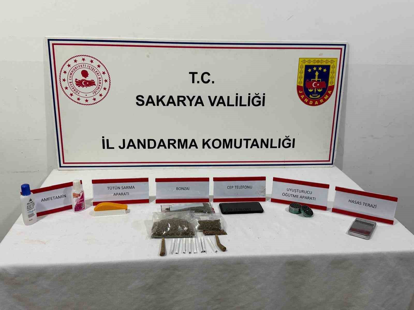 jandarmadan uyusturucu tacirlerine darbe 2 torbaci tutuklandi 1 HUu3G2gQ