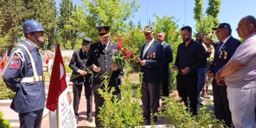jandarmanin-187nci-kurulus-yil-donumunde-sehitlik-ziyaret-edildi-F7xau3GA.jpg