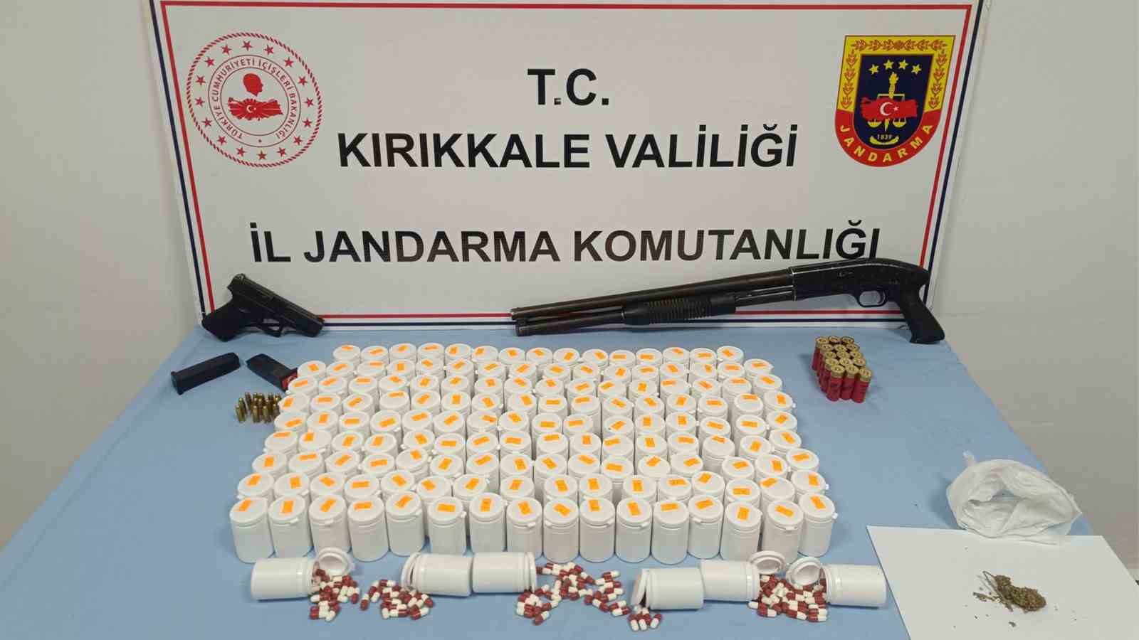 jandarmanin adim adim takip ettigi uyusturucu tacirinin evine operasyon binlerce hap ele gecirildi 3 adRifKdA
