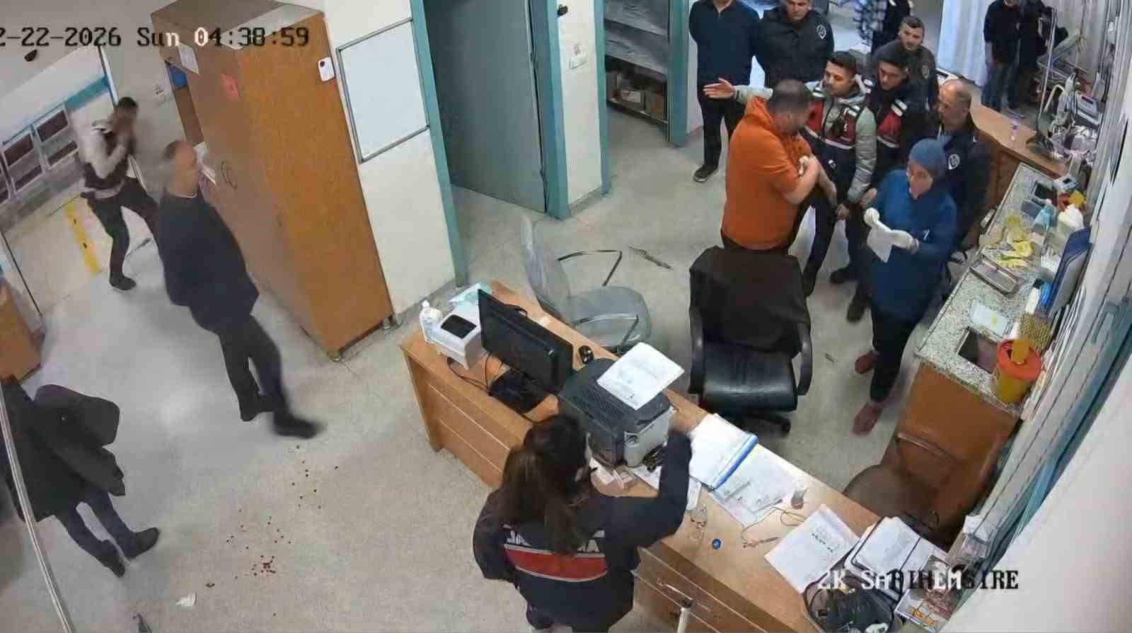 Jandarmanın alkol kontrolünü kabul etmeyen CHP’li başkan yardımcısı, hastanede de gerginlik çıkarmış 4 jandarmanin alkol kontrolunu kabul etmeyen chpli baskan yardimcisi hastanede de gerginlik cikarmis 0 EdUjW1q5