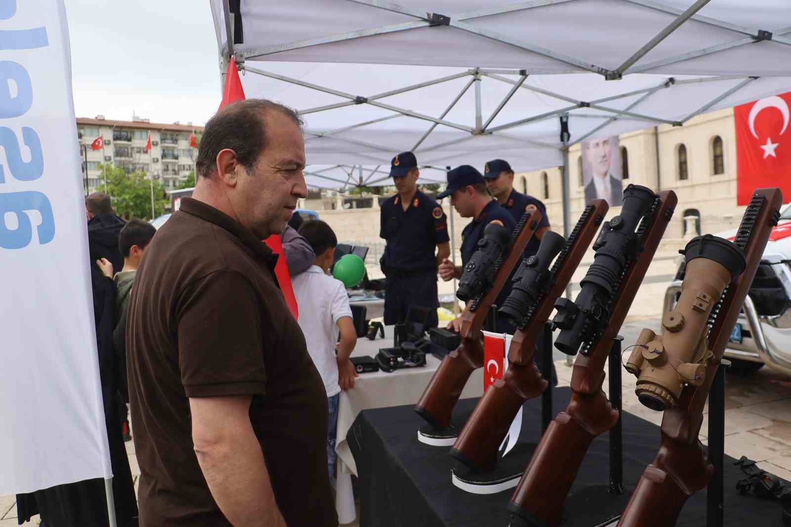 jandarmanin gozbebekleri buyuk ilgi gordu 3