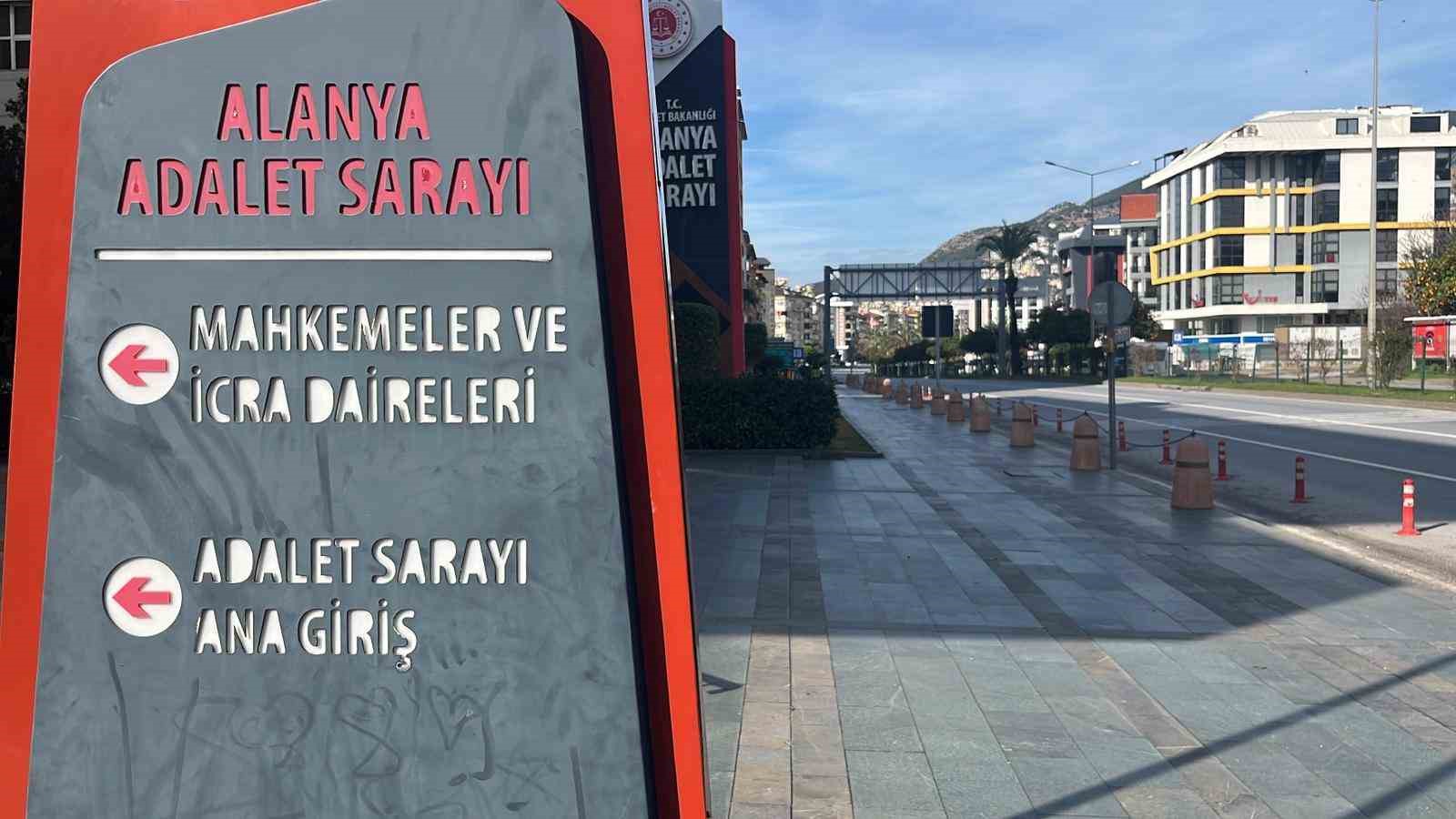 jandarmayi gorunce caldiklari avokadolari birakip kactilar 3 pIDNXVE3