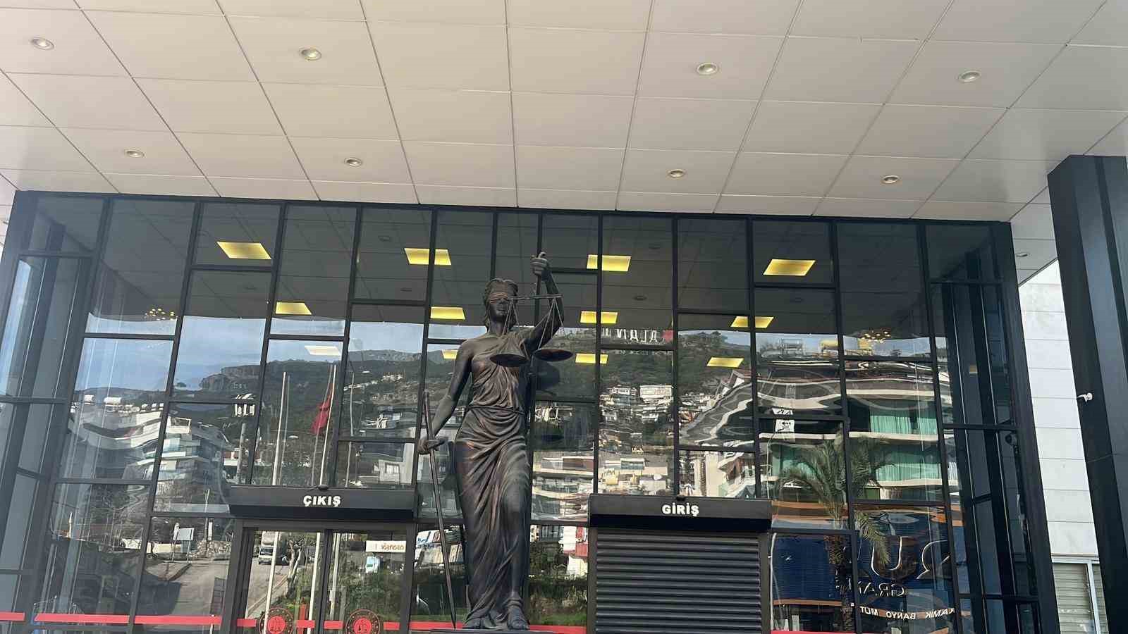 jandarmayi gorunce caldiklari avokadolari birakip kactilar 7 zTNnimhs