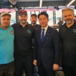 japonya-savunma-bakan-koizumi-eminonunde-balik-ekmek-yedi-y96lENsg.jpg