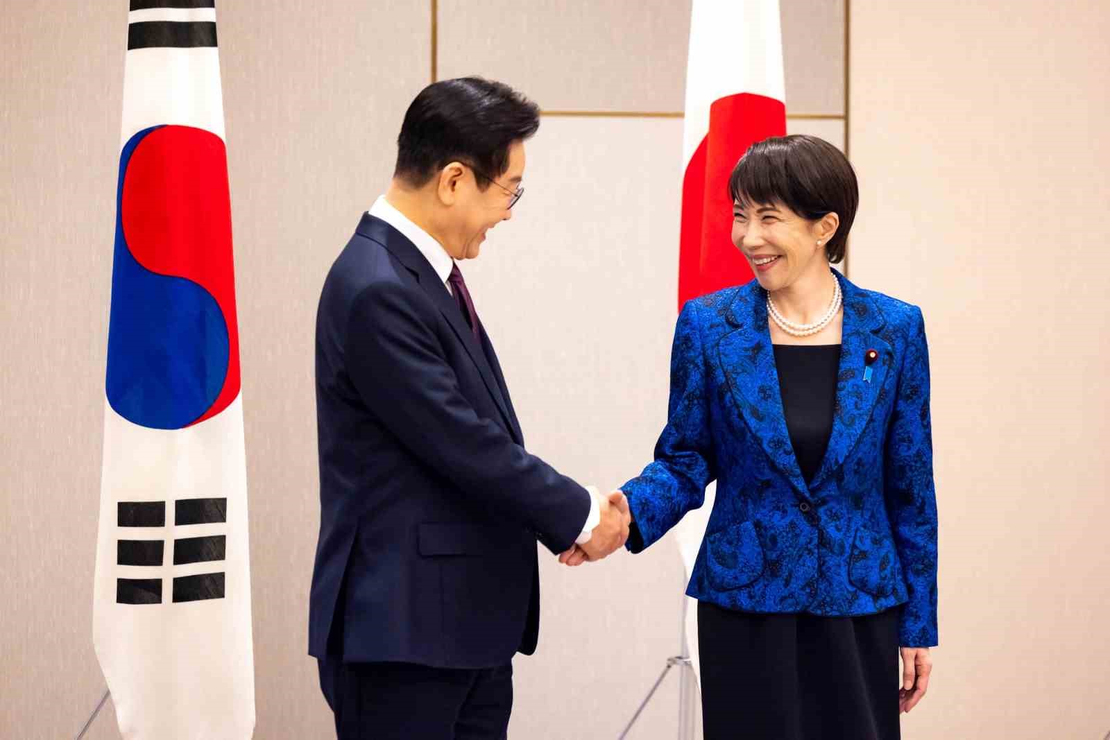 japonya ve guney kore liderlerinden k pop sarkilari esliginde bateri sov 2 LvJNfBDI