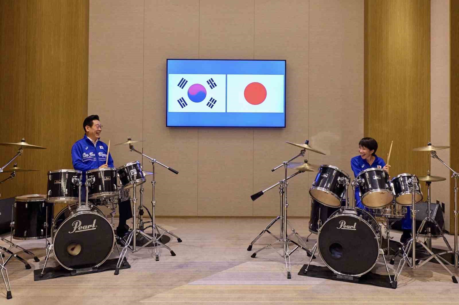 japonya ve guney kore liderlerinden k pop sarkilari esliginde bateri sov 4 9Bie28eA