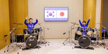 japonya-ve-guney-kore-liderlerinden-k-pop-sarkilari-esliginde-bateri-sov-8MVcGGR7.jpg