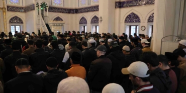japonyadaki-tokyo-camiinde-bayram-namazi-yogun-katilim-nedeniyle-5-kez-kilindi-V7zGLXzq.jpg