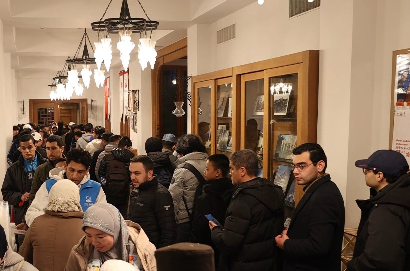 japonyadaki tokyo camiinde iftar sevinci 1 5ZNekNIh