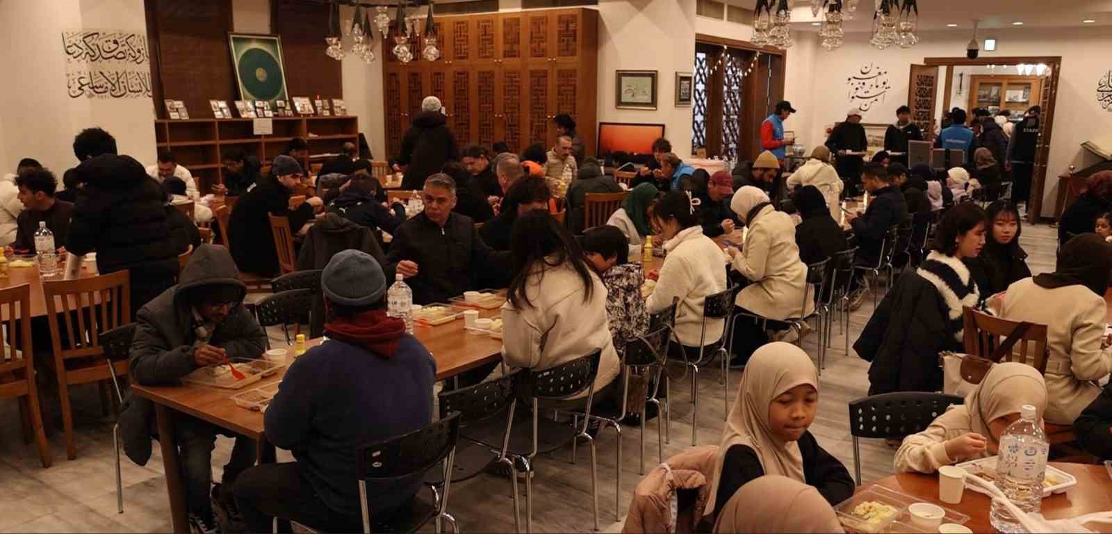 japonyadaki tokyo camiinde iftar sevinci 2 baBpB9cX