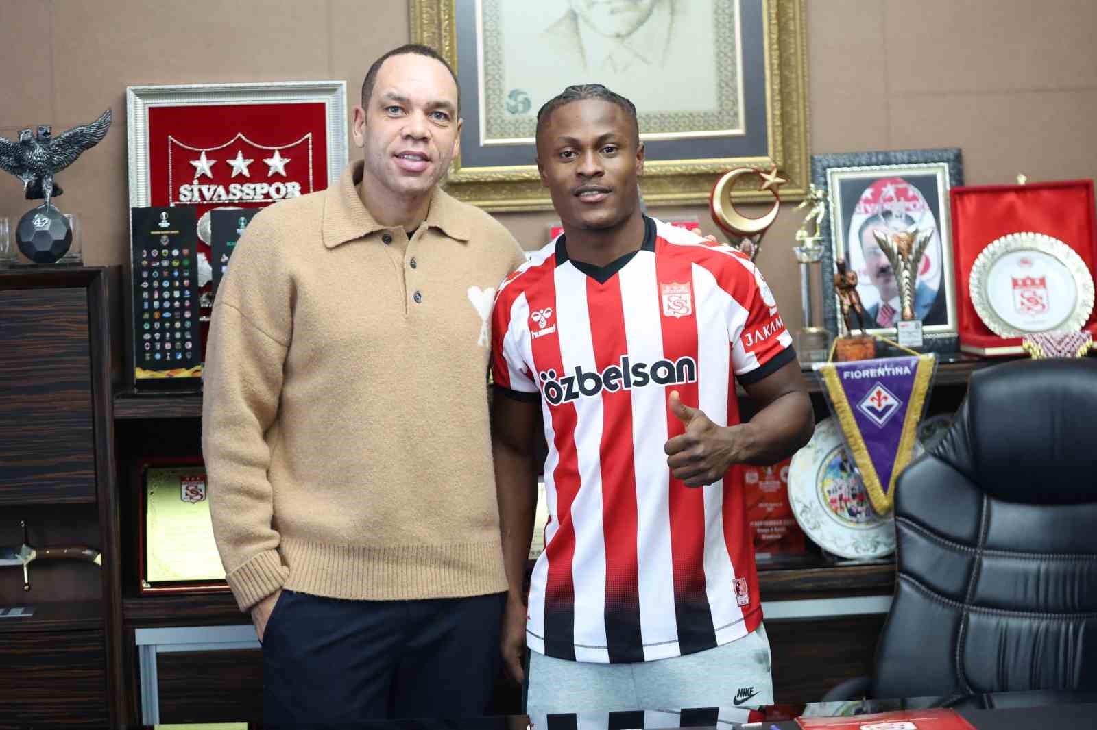 jonathan okoronkwo resmen sivassporda 1 g3RYiVMw