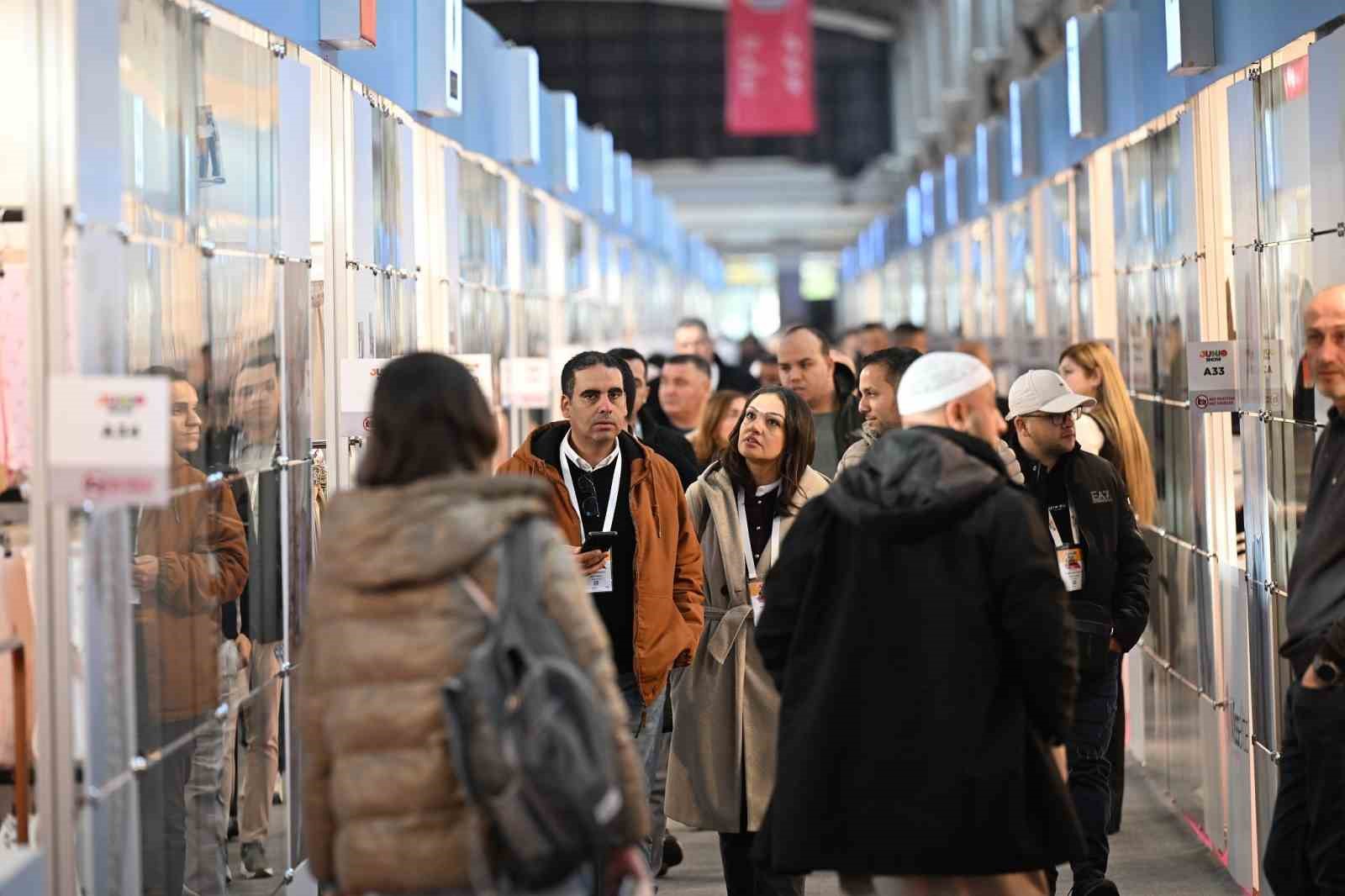 junioshow zorlu kuresel sartlarda sektorun umutlarini tazeledi 1 sfCMtDQR