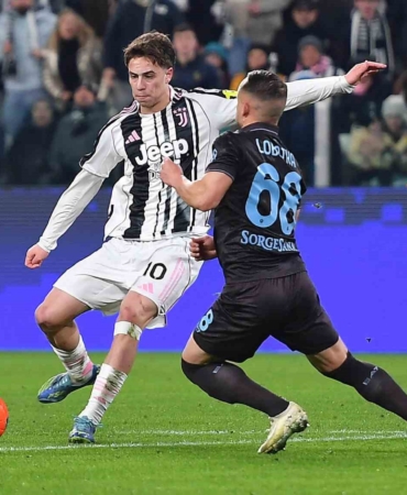 juventus-napoliyi-farkli-maglup-etti-dVSiLDzU.jpg