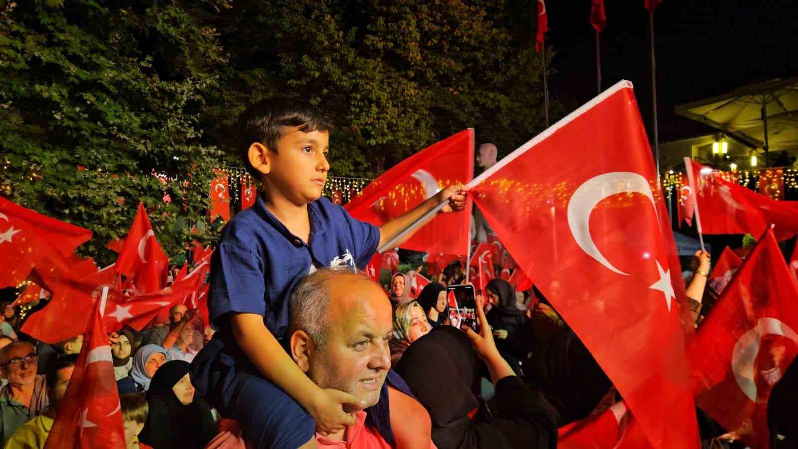 k githane meydaninda 15 temmuz demokrasi ve mill birlik gunu nobeti 2 N9WtY5Ge