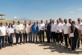 k-mil-koc-ve-mercedes-benz-turkten-100uncu-yila-ozel-hatira-ormani-LuV1cdnm.jpg