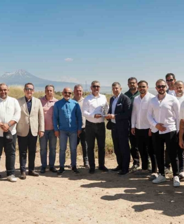 k-mil-koc-ve-mercedes-benz-turkten-100uncu-yila-ozel-hatira-ormani-LuV1cdnm.jpg