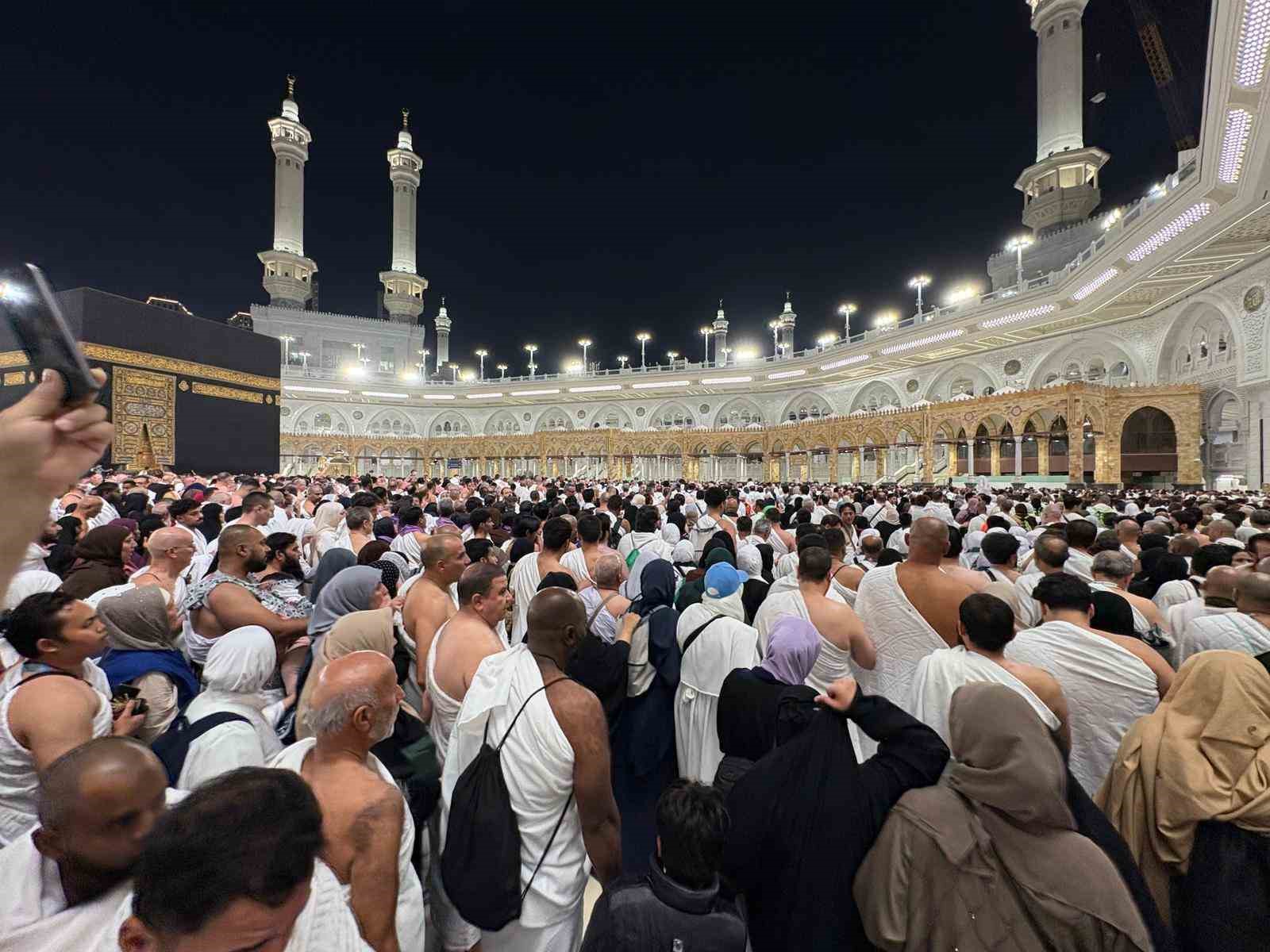 kabede tarihi yogunluk 12 milyonluk rekorun ardindan yeni yilda insan seli 2 yFz2Ezaz