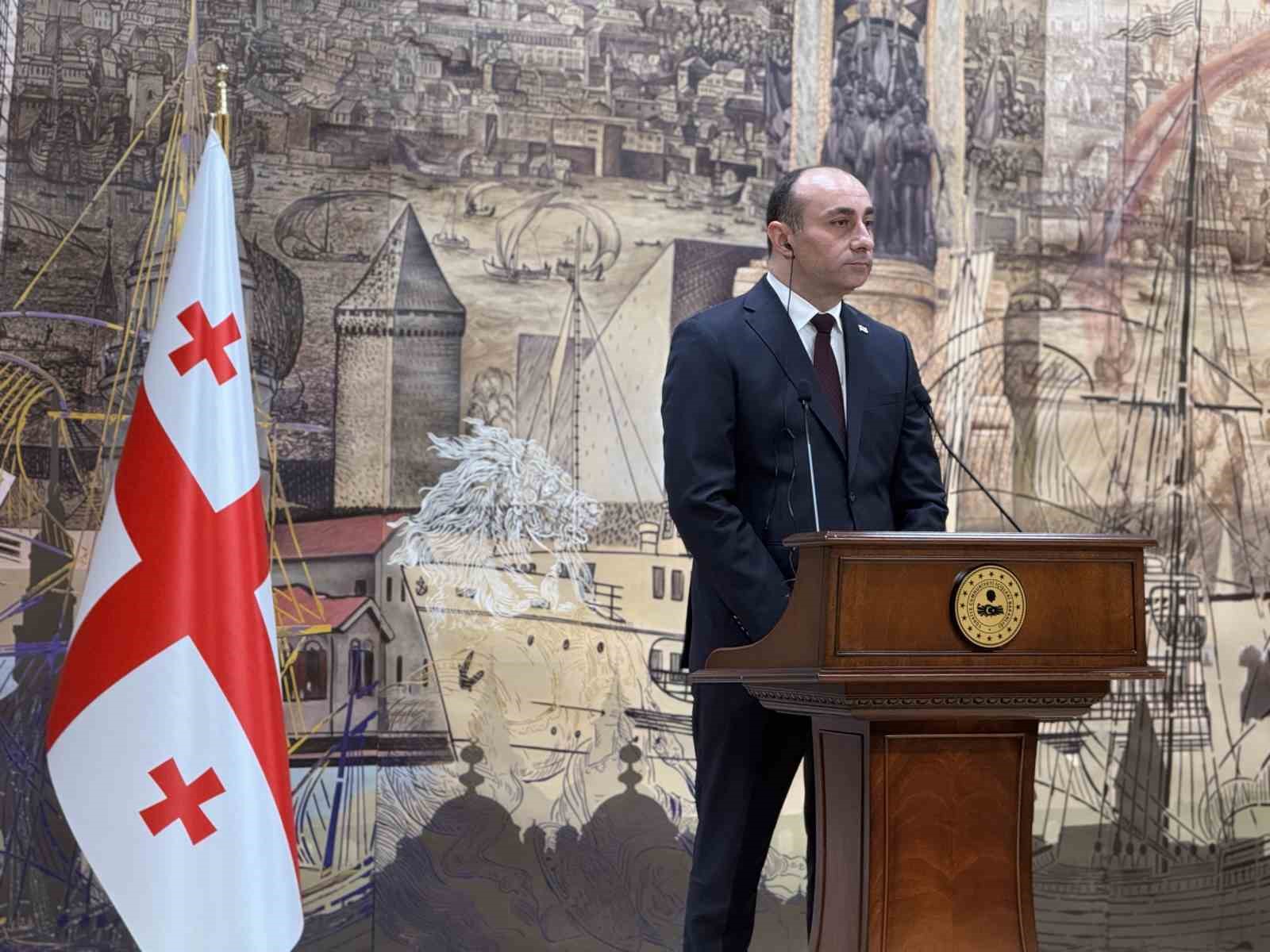 kabine donemimizde 58 farkli ulkeden kirmizi bultenle aranan 588 suclu turkiyeye getirildi 3 YXCE98Vi