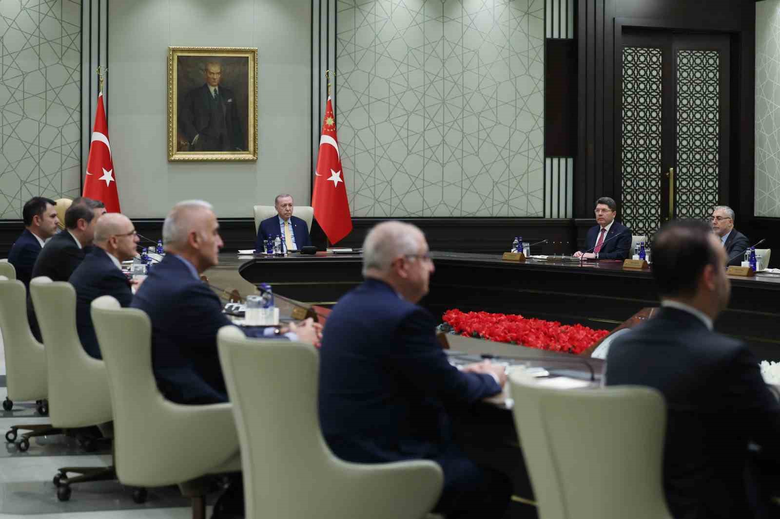 kabine toplantisi cumhurbaskani recep tayyip erdogan baskanliginda bestepede basladi 4 eDO2NDUz