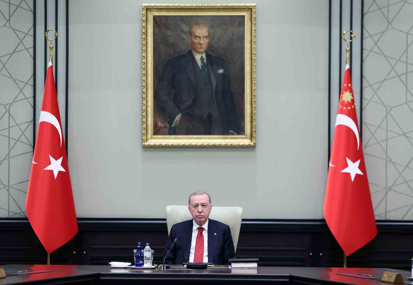 Kabine Toplantısı, Cumhurbaşkanı Recep Tayyip Erdoğan’ın başkanlığında Beştepe’de başladı. 5 kabine toplantisi cumhurbaskani recep tayyip erdoganin baskanliginda bestepede basladi 1