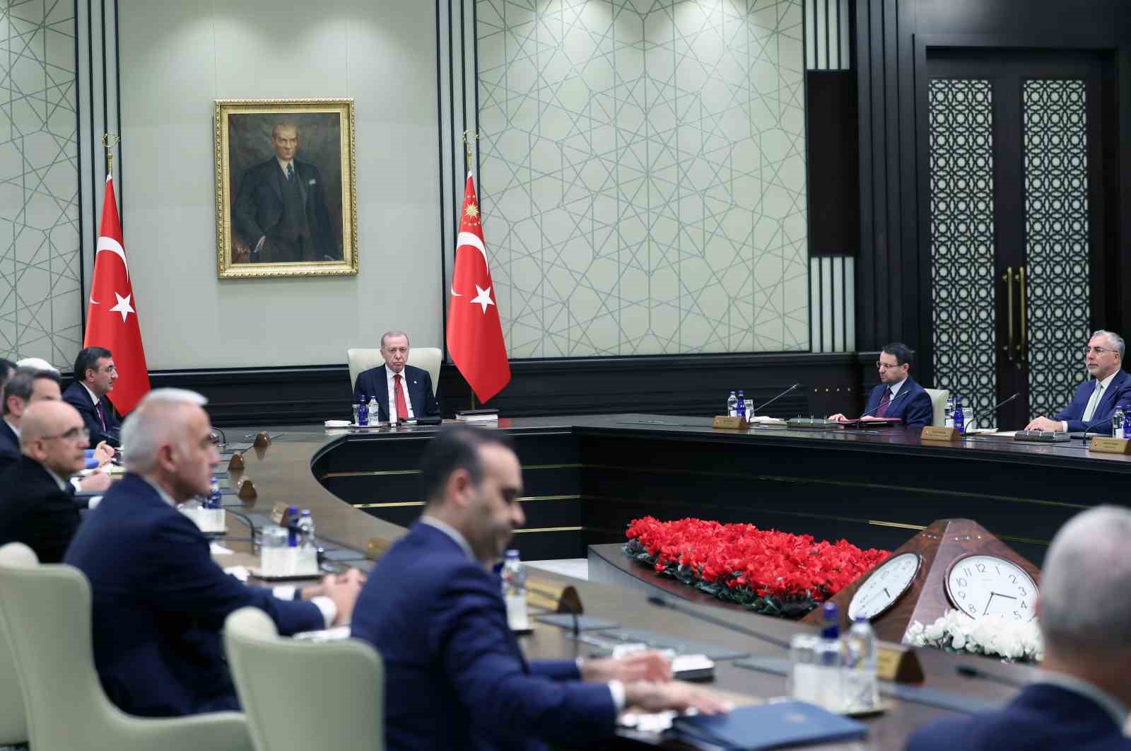 Kabine Toplantısı, Cumhurbaşkanı Recep Tayyip Erdoğan’ın başkanlığında Beştepe’de başladı. 6 kabine toplantisi cumhurbaskani recep tayyip erdoganin baskanliginda bestepede basladi 2 5e8sC31b