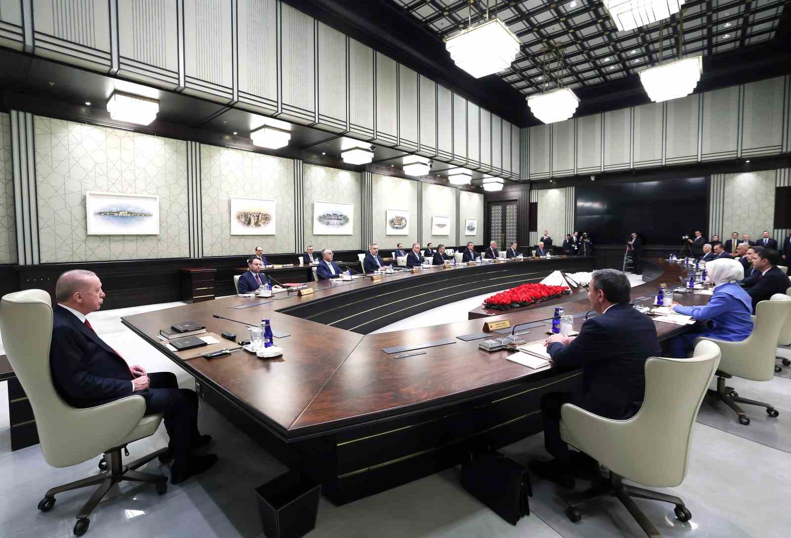 Kabine Toplantısı, Cumhurbaşkanı Recep Tayyip Erdoğan’ın başkanlığında Beştepe’de başladı. 7 kabine toplantisi cumhurbaskani recep tayyip erdoganin baskanliginda bestepede basladi 3 s5ieAiAq